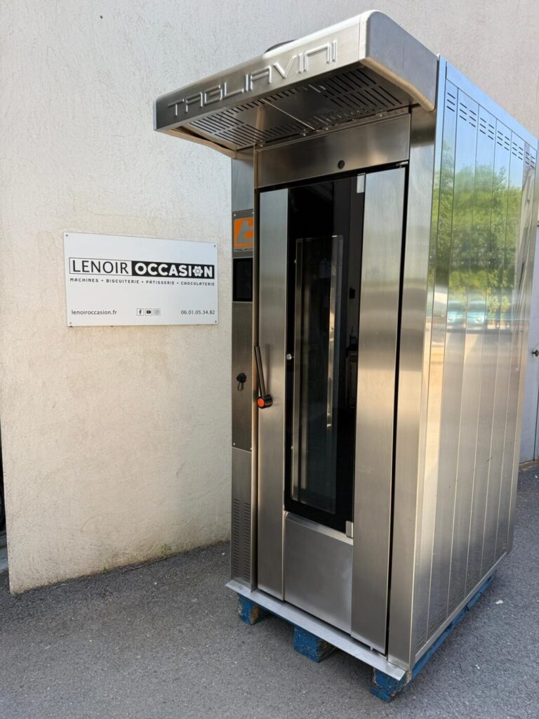 Four rotatif électrique Tagliavini Rotovent RVT46-E d'occasion avec façade en acier inoxydable pour boulangerie et pâtisserie.