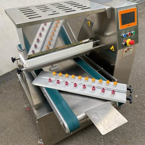 Dresseuse MAXIDROP 600 Alimat Tremblay 2015 – Machine professionnelle pour un dosage précis de pâtes molles et liquides en pâtisserie.