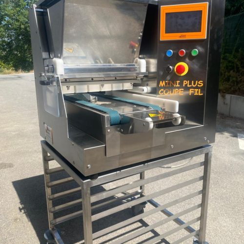 Optimisez votre production avec la Dresseuse MINIPLUS Coupe-Fil Alimat Tremblay 2019, idéale pour des portions régulières et un découpage net.