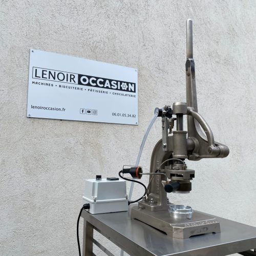 Fonceuse à tarte manuelle Little de 2020, idéale pour un fonçage rapide et précis des pâtes à tarte en pâtisserie professionnelle.