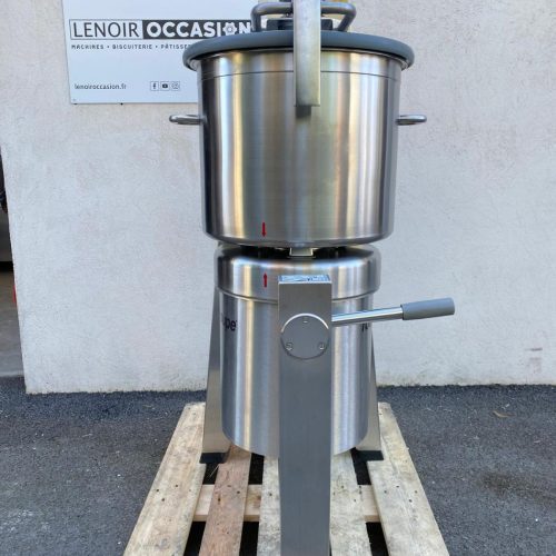 Robot Coupe R 60 2022 d'occasion – Robot culinaire professionnel grande capacité pour hacher, mixer et émulsionner avec précision.